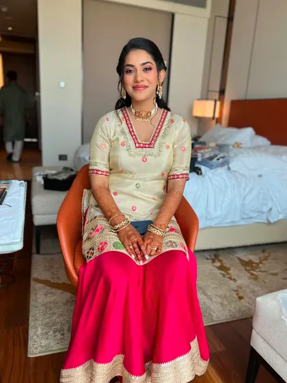 A beautiful, fresh look for a Mehendi ceremony. The pink and white outfit is so pretty, and we matched it with soft pink tones in the makeup.