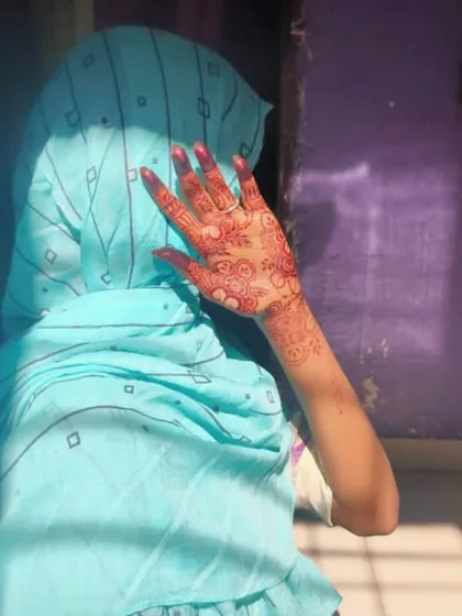 Another shot of the same design, showing how the henna looks in different lighting. My organic cones consistently produce a deep and vibrant stain.