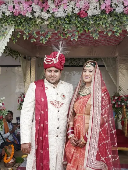 A lovely portrait of the newly married couple, Nikhil and Gargi. Their story is an inspiration for those looking to start a new beginning with a partner who shares their dreams.