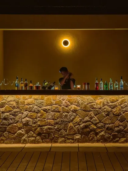 As night falls, our stone-clad bar becomes a warm, inviting space. Our mixologists craft cocktails using seasonal flavors, perfect for enjoying under a blanket of stars.