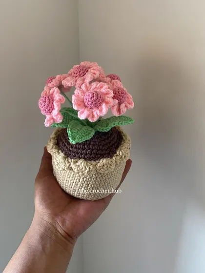 This lush, multi-flower pink pot is one of my favourite designs. It has several blossoms on a single base, giving it a fuller, more bouquet-like feel. It’s perfect for when you want a bigger statement piece.