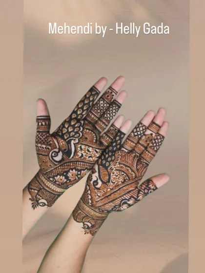 A stunning full-hand design featuring a prominent peacock motif. The intricate feather details and surrounding patterns create a rich and luxurious look, perfect for a bridesmaid or close family member.