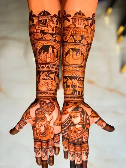 For this bride, we blended traditional motifs with personal memories. Her design includes portraits of Radha and Krishna alongside the skylines of San Francisco and New York City, representing special places in her life.