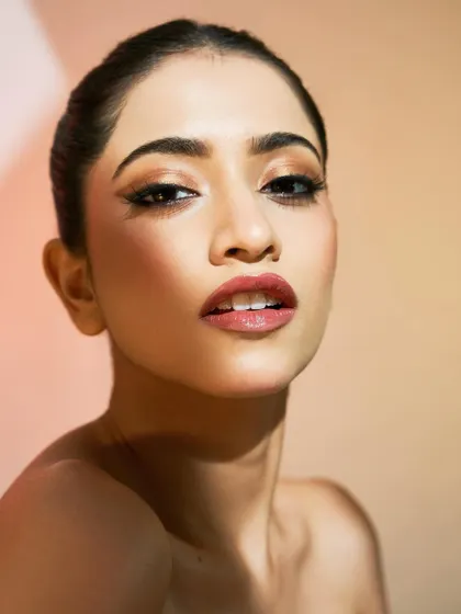 My student Manssi showed incredible dedication and precision with this sharp, graphic liner look. The play of light and shadow adds to the drama.