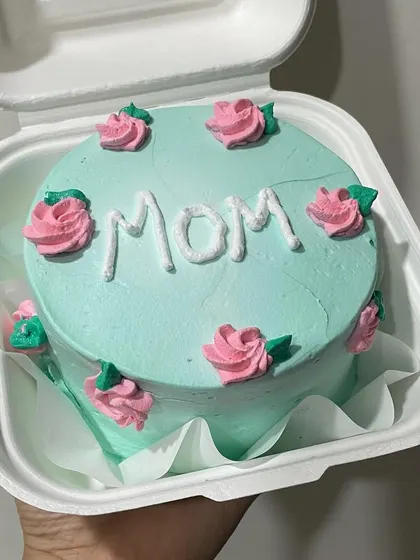 A lovely teal bento cake with pink roses, made specially for Mother's Day.