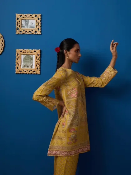 A dynamic pose that brings a sense of movement and life to the image. The model's gesture towards the frames adds an interactive element, making the shot feel less static and more engaging.