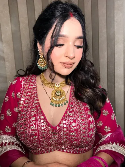 A close-up of this subtle beauty. The soft, wavy hair and matte makeup create a look of effortless elegance.