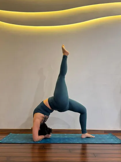 A stunning expression of Eka Pada Viparita Dandasana (One-Legged Inverted Staff Pose), showcasing incredible strength and flexibility.