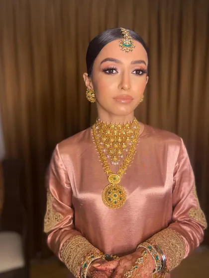 A portrait of elegance. This image captures the quiet grace of Pawlin's Anand Karaj look, with its flawless skin finish and subtle, enhancing tones.