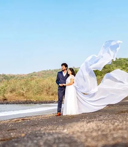 The long, flying trail of this white gown looks absolutely stunning against the beach, adding drama and movement to the shot.
