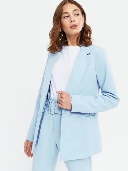 A closer look at the details of this light blue pant suit. I can add features like a matching belt to cinch the waist and create an even more defined silhouette. It's all about making the suit truly yours.