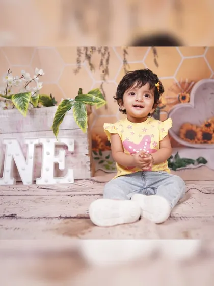 Celebrating the big 'ONE'. I use light-up letters and other props to clearly mark the milestone in my first birthday photoshoots.