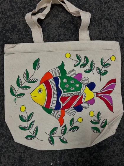 Another stunning Madhubani fish design on a tote bag. It's amazing to see young artists embrace the intricate details of this beautiful folk art.