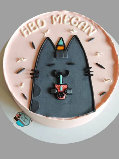 A cute Pusheen cat bento cake. This minimalist design is perfect for a fan of the adorable cartoon cat.