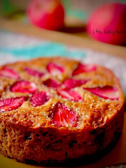 A simple and beautiful apple and strawberry cake. The focus is on the fresh fruit baked right into the whole wheat sponge.