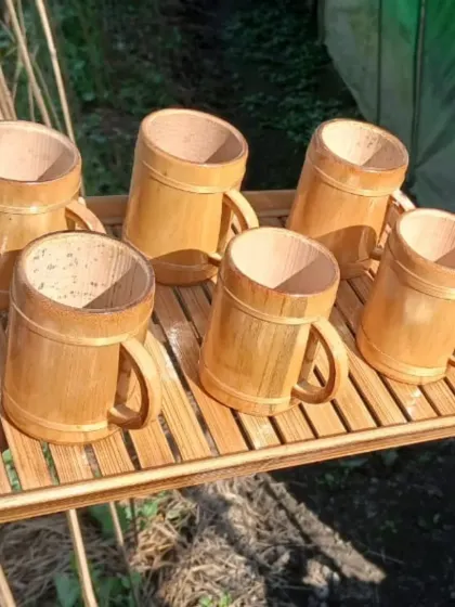 This set of six handcrafted bamboo mugs, complete with a matching bamboo tray, brings a touch of the Northeast's natural beauty to your table. They are perfect for serving drinks in an eco-friendly cafe, homestay, or at home.