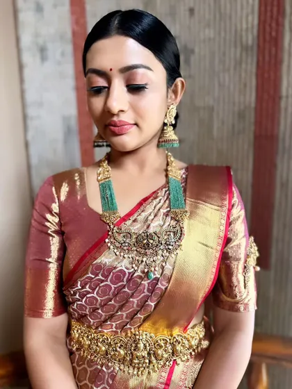 A very natural and clean makeup look that enhances the client's features without looking heavy. This was shot in natural light to show the true finish.