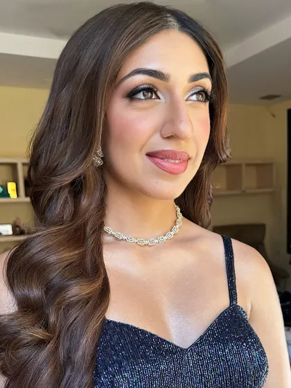Looking up, Sheena shows off her perfectly blended eyeshadow and defined lashes. A perfect look for a night of celebration.