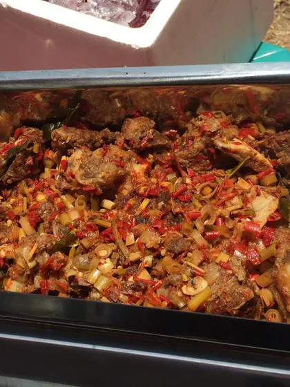 This is what my Iga Petir looks like before it gets packed up. It's a colorful mix of tender beef ribs, chopped red chilies, and herbs. The aroma from all the spices is incredible.