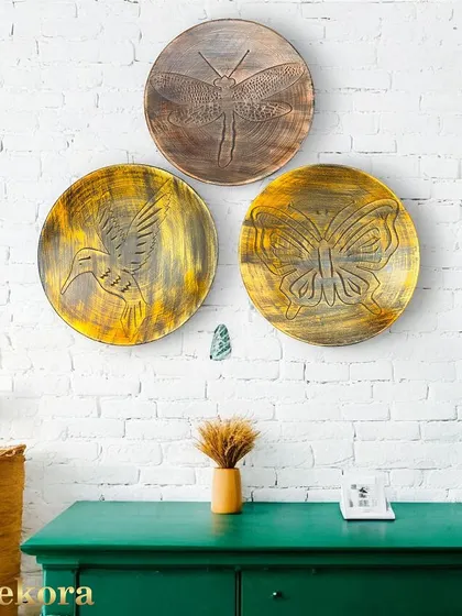 These luxury plates add a pop of color and artistic flair to this entryway, showing how well they pair with modern furniture.