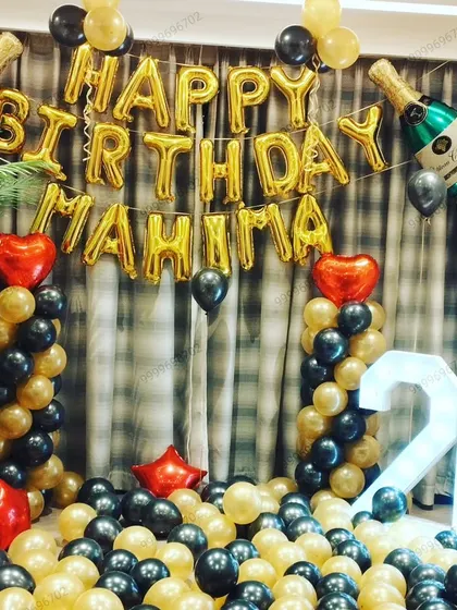 Light-up numbers aur foil balloons ka combination bahut accha lagta hai. Yeh 26th birthday ke liye '26' marquee number ka setup hai.