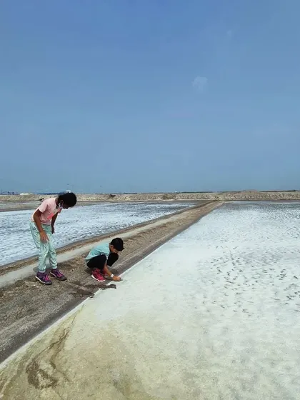 Exploring the salt pans of Tuticorin, children learn firsthand about salt harvesting and the unique ecosystems that thrive in these hyper-saline environments.