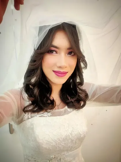 A beautiful shot of a Christian bride with a veil, highlighting the soft and romantic makeup style popular for such ceremonies.