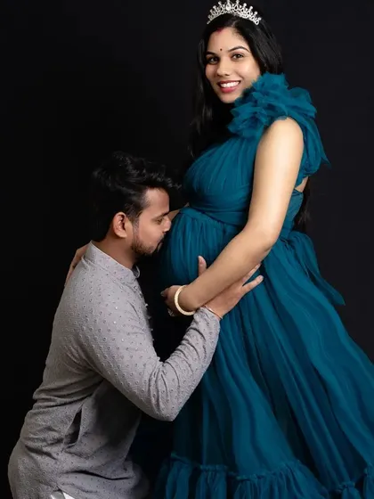 A kiss for the baby from the proud father to be. This is such a tender and classic maternity pose that beautifully shows the bond he already has with his little one.