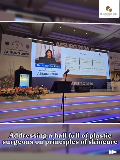 Addressing a hall of plastic surgeons at AESURG 2026. My presentation focused on the principles of skincare, including barrier protection and anti-inflammatory care, which are fundamental for post-surgical healing.