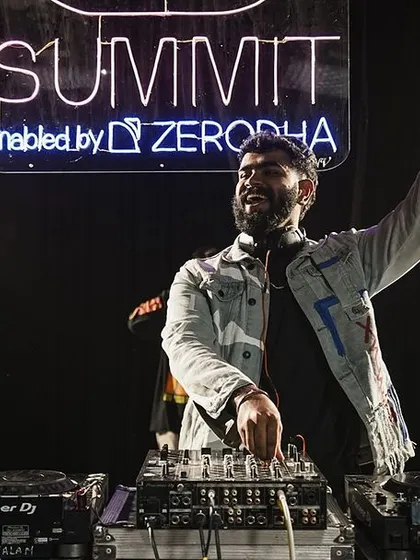 A great shot from the Under 25 Summit at BIT, pointing to the crowd and sharing the energy. These events are about creating a shared experience.