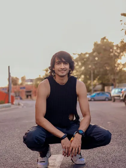 A low-angle shot of the actor, creating a relaxed and approachable vibe for his portfolio.