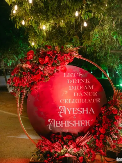 Vintage elements add a touch of nostalgia and charm. For this Broadway-themed Sangeet, we used details like a classic gramophone and a retro radio to transport guests to another era.