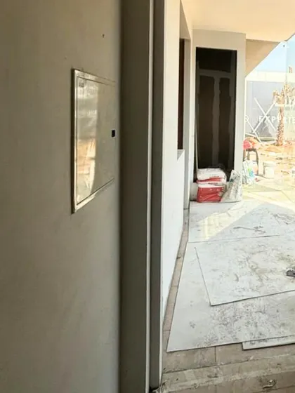 A behind-the-scenes shot from the Conscient Parq show apartment. Even in the midst of construction, the clean lines and architectural details of the space are becoming visible.