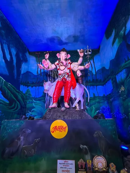 This is a Dattatreya Ganesh installation for a large mandal. The brief was to create a complete jungle environment. I painted the surrounding walls and ceiling to make devotees feel like they are stepping into a forest to seek blessings.