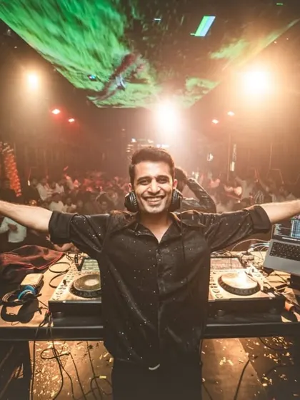 Arms open wide, embracing the incredible vibe from the Thane crowd. The visuals on the screen behind me added another layer to the immersive experience.