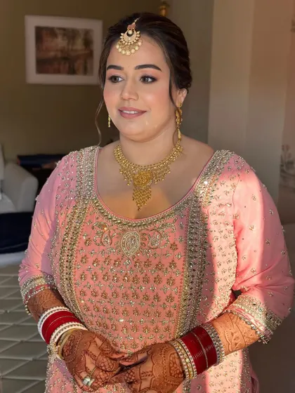 A portrait of elegance. Her makeup is soft, her expression is serene, and she looks every bit the part of a graceful Anand Karaj bride.