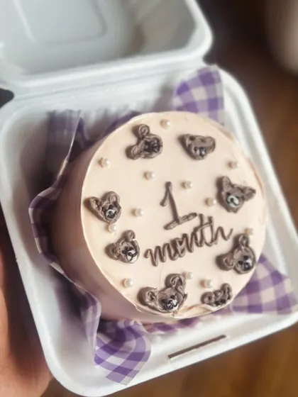 From monthly milestones to inside jokes, our bento cakes say it all. These small treats are perfect for any occasion, featuring designs like cute rainbows, hot air balloons, and even a Lightning McQueen quote.