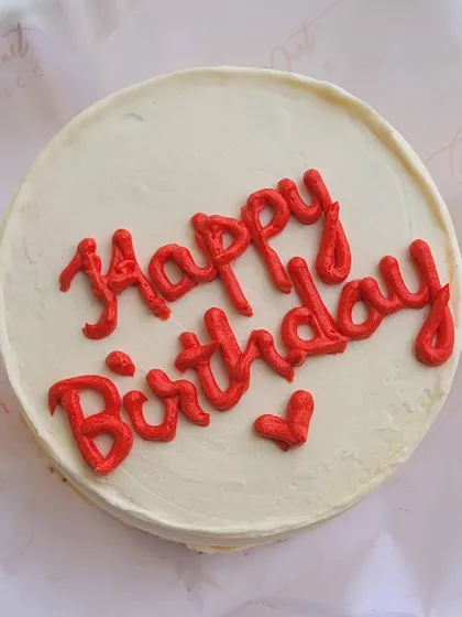 A simple and classic "Happy Birthday" bento cake. Sometimes, less is more, and this red and white design is timeless.