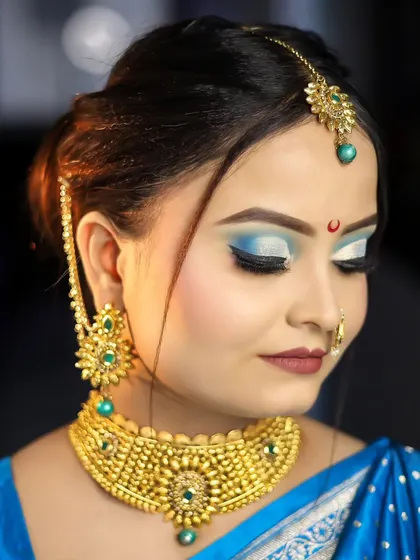 Another example of a regional bridal style, this look features a beautiful blue saree and traditional gold jewelry.