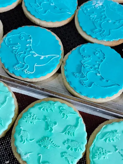A mix of different dinosaur designs from our fondant stamp collection, used to create a fun set of birthday cookies.