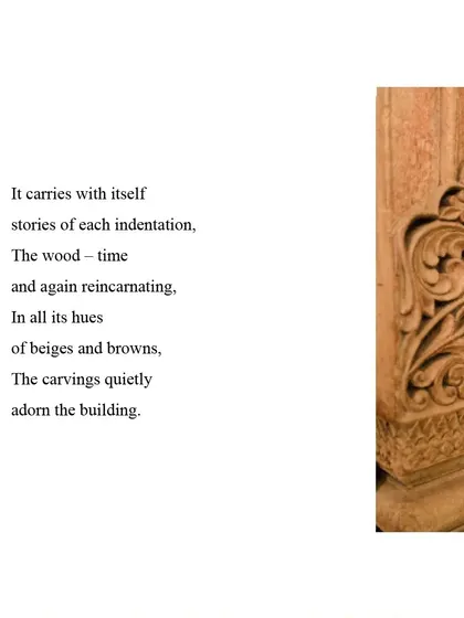 The beautiful floral carving on this wooden frame is a testament to the skill of artisans from a bygone era. We love preserving and showcasing this heritage.