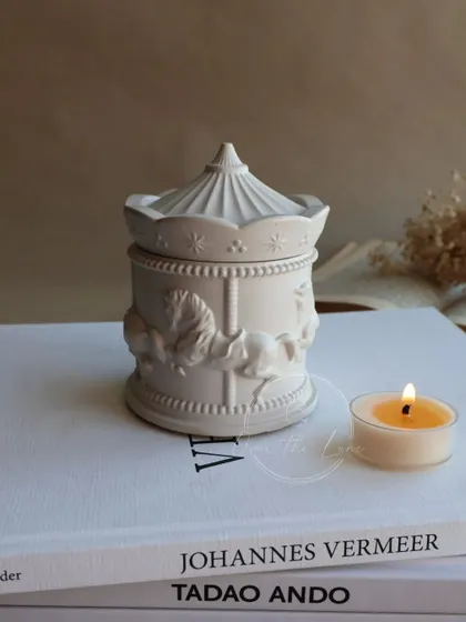 This carousel trinket jar is one of my newest eco-resin containers. It's a beautifully detailed piece that can be customized in your favorite color or filled with a scented soy wax candle.