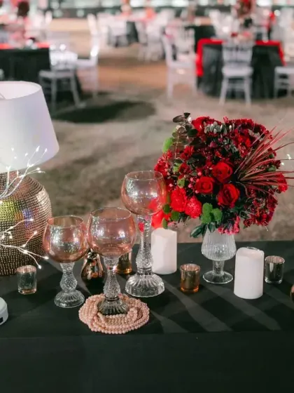 Vintage elements add a touch of nostalgia and charm. For this Broadway-themed Sangeet, we used details like a classic gramophone and a retro radio to transport guests to another era.