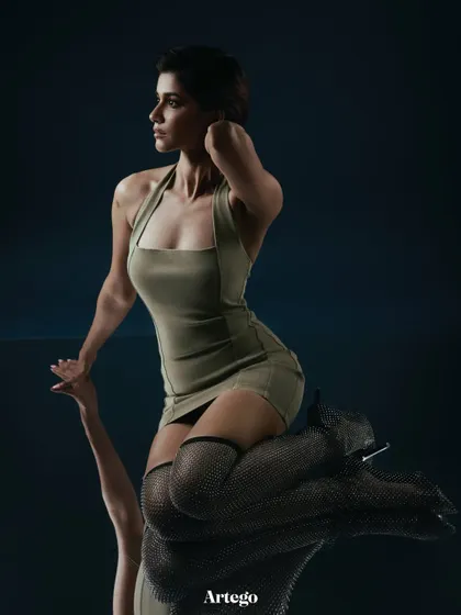 A seated pose for Artego Magazine, using the reflection to create a complete diamond shape.