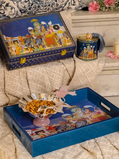 A tray and gift boxes from the Golden Dunes collection, featuring beautiful traditional artwork. These pieces are designed to be both functional and decorative, serving as a lasting reminder of a special day.