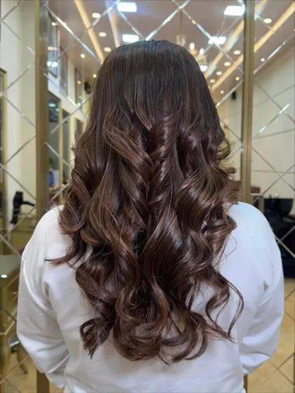 Rich tones and effortless shine are what we do best. This Hazelnut Mocha color is perfect for any season.