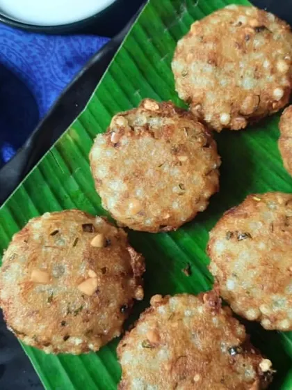 Sabudana Vada, crisp bites of Maharashtrian delight. Ready to crunch into this flavour-packed goodness?