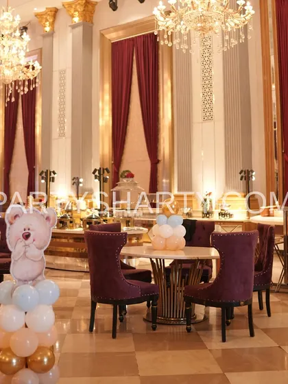 A simple and sweet teddy bear themed centerpiece on a balloon column, adding a touch of charm to the guest tables.