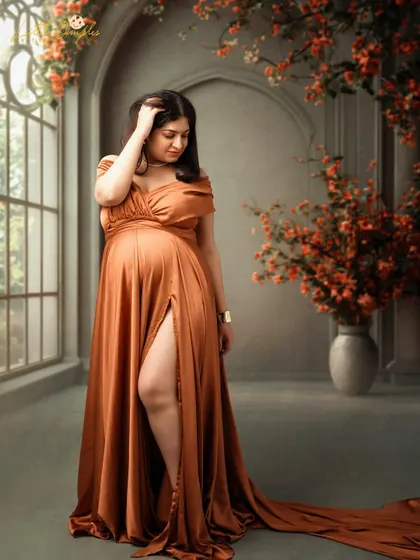 The way this bronze gown catches the light is just beautiful. A simple, elegant pose is all that's needed to create a stunning maternity photo.