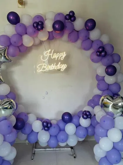 A simple yet stylish birthday balloon ring in purple and white, accented with star and heart-shaped foil balloons.